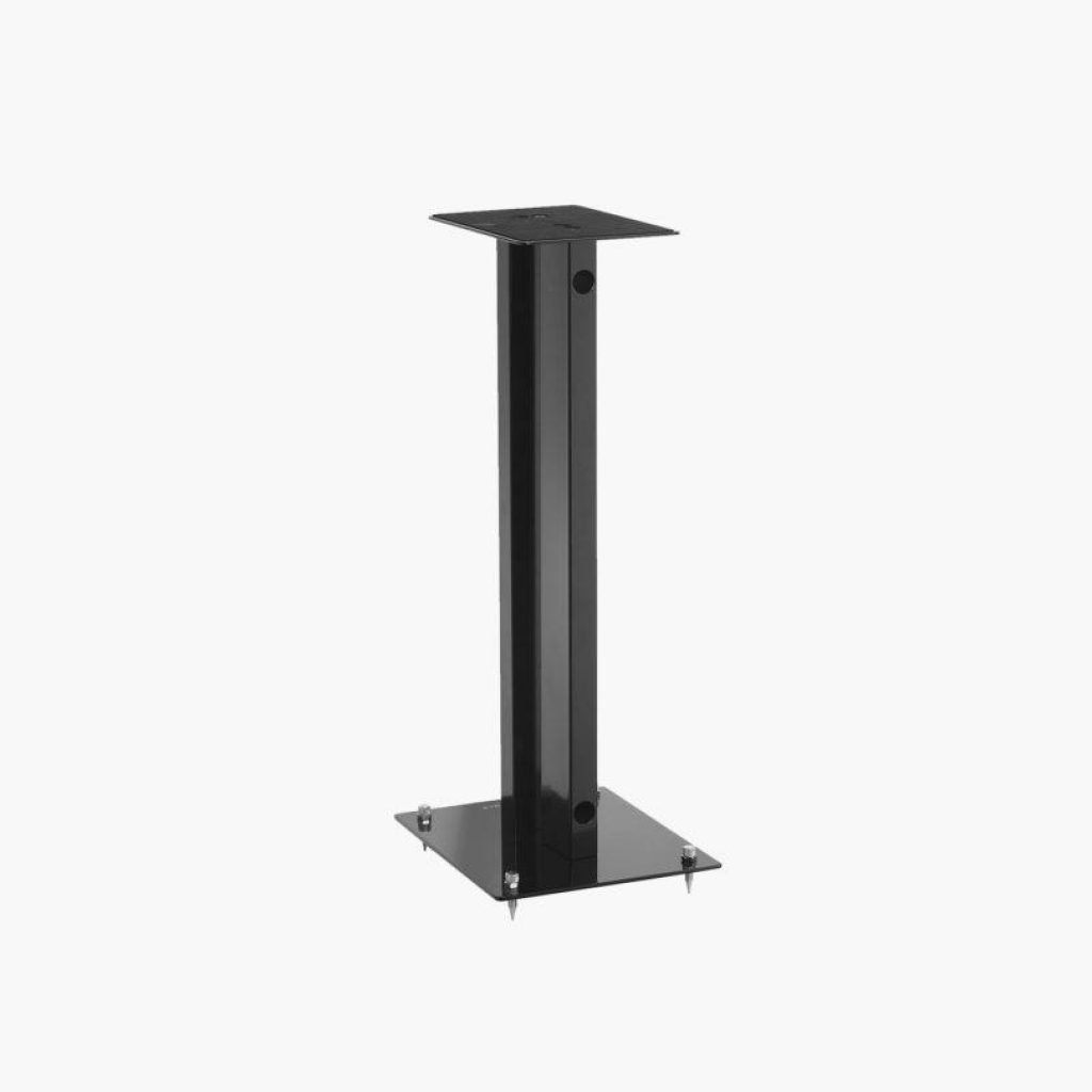 With its simple lines and two black or white finishes, the S02 stand fits perfectly into any interior. The base features adjustable spikes, which provide excellent stability. The integrated cable routing in the rear tube ensures optimal installation quality and maximum discretion.