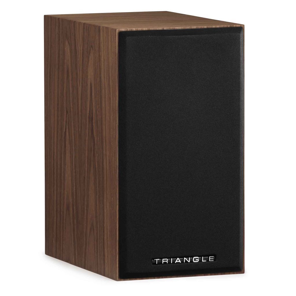 The Titus Ez bookshelf speaker earns its reputation as one the best ‘ambassadors’ of the Triangle sound. This 30cm tall and 17cm wide compact speaker is an excellent introduction to audiophile sound and includes TRIANGLE’s key technologies.